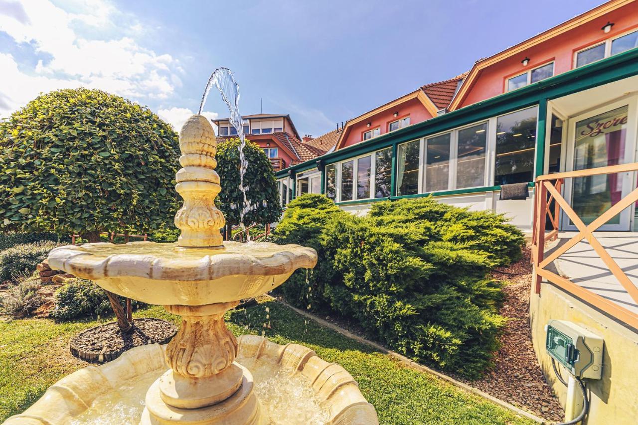 Martoni Resort & Restaurant Szigetszentmárton Exterior foto