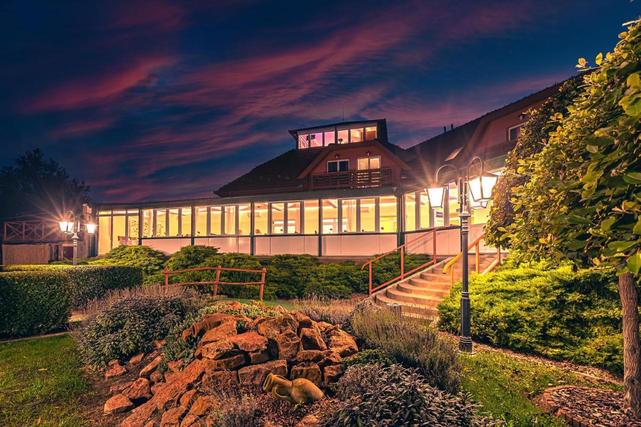 Martoni Resort & Restaurant Szigetszentmárton Exterior foto