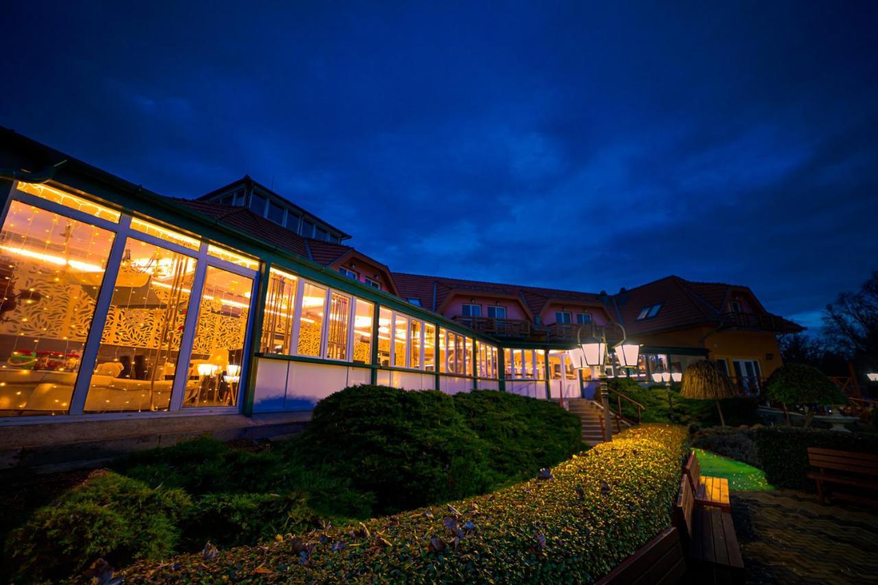 Martoni Resort & Restaurant Szigetszentmárton Exterior foto